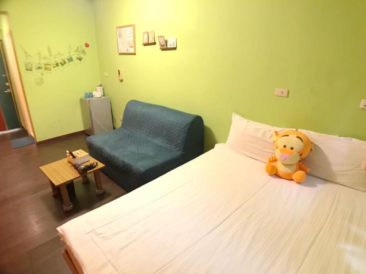 Happines Trip Inn Taichung Buitenkant foto